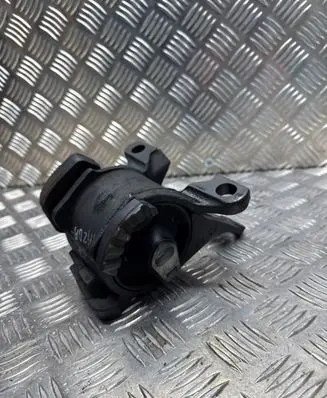 Mazda 3 III Engine mount bracket