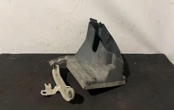 BMW 7 G11 G12 Intercooler air guide/duct channel 7359790