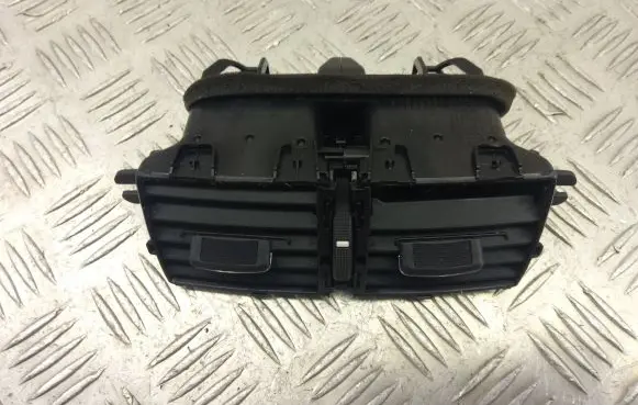 Nissan Navara D23 Rear air vent grill 687944JA1B