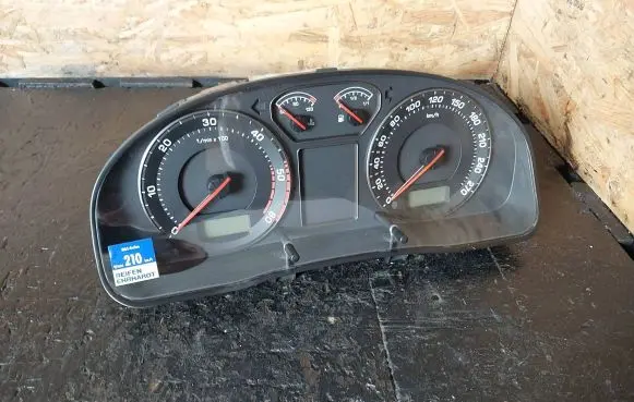Skoda Superb B5 (3U) Speedometer (instrument cluster) 3U0920810A 110080116