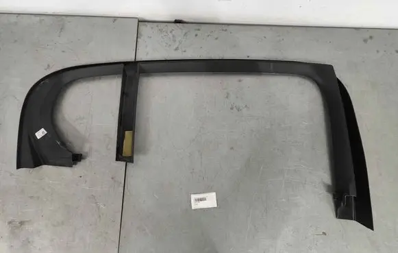 Volvo C40 Rear door glass trim molding 32274749