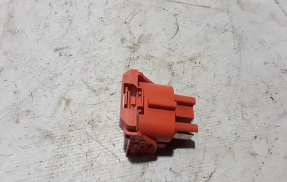 Volvo S90, V90 Battery relay fuse 31473430