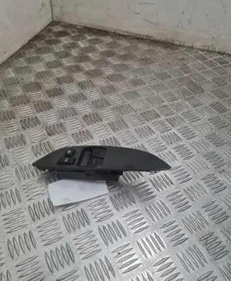 Toyota Yaris Electric window control switch