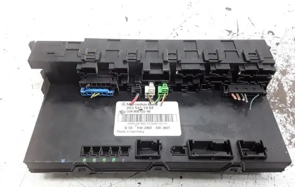 Mercedes-Benz C W203 Fuse module 2035451801
