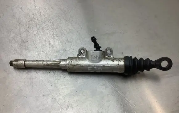 BMW 3 E30 Clutch master cylinder 250L2600