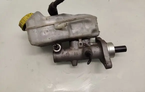 Volkswagen Transporter - Caravelle T5 Master brake cylinder