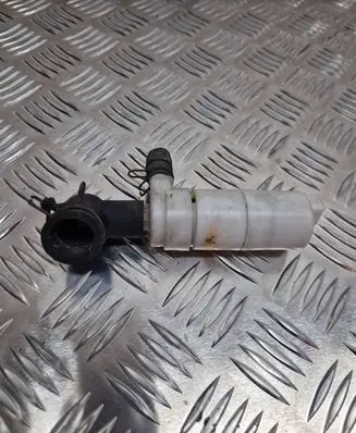 KIA Sorento Headlight washer pump 