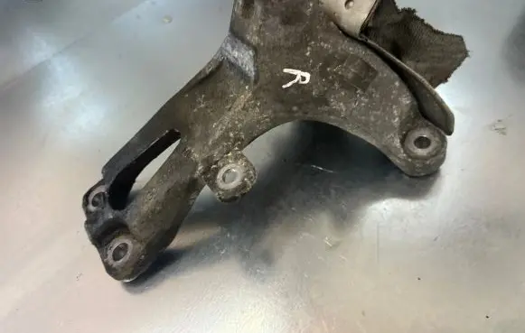 Audi A6 S6 C7 4G Engine mounting bracket 4G0199308E