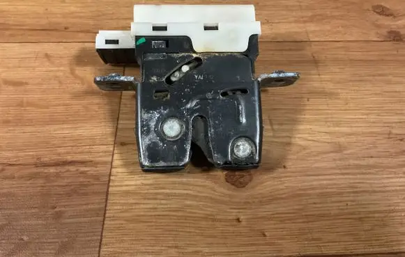 Nissan Micra Tailgate/trunk/boot lock/catch/latch 90502AV710