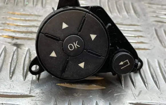 Mercedes-Benz E W212 Steering wheel buttons/switches A2048210151