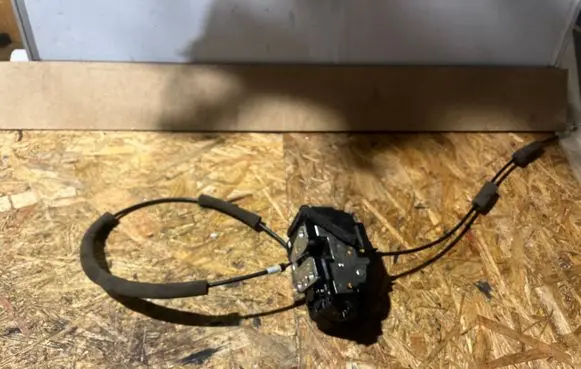 Nissan Navara D23 Front door lock