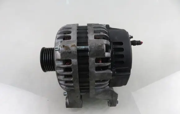 Opel Zafira A Generator/alternator A1010