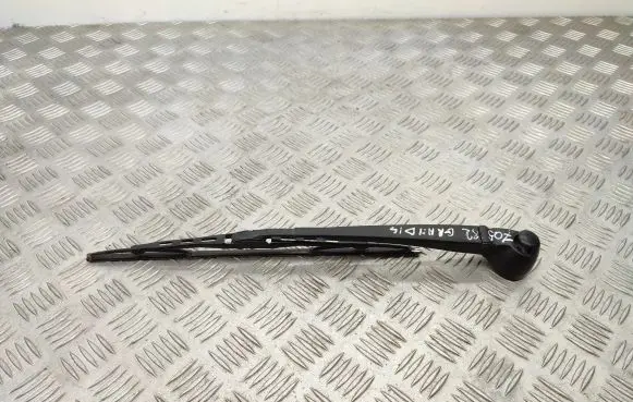 Rear wiper blade arm