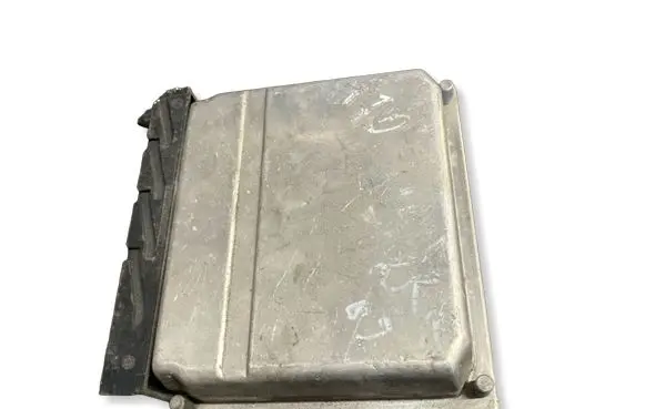 Volvo V70 Engine control unit/module 08677708A