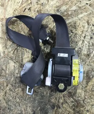 Mazda MPV Front seatbelt L081