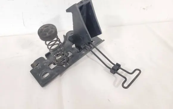 Engine bonnet/hood lock/catch