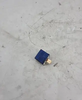 Audi A2 Glow plug pre-heat relay 8A0951253