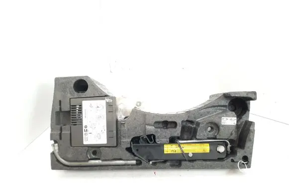 Volkswagen PASSAT B6 Tool set 3C5012115D 8D0012615C 3C0011031B
