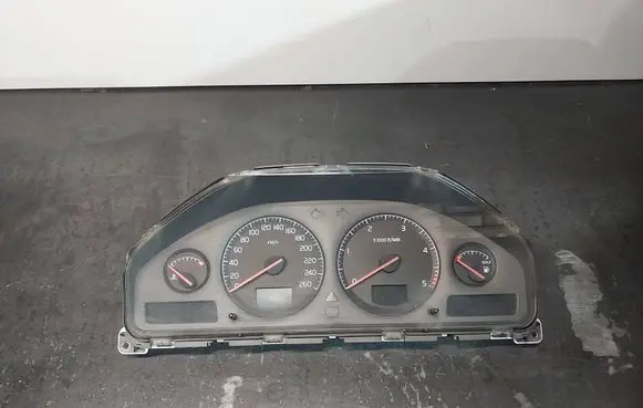 Volvo V70 Speedometer (instrument cluster) 9499671 69294-580T
