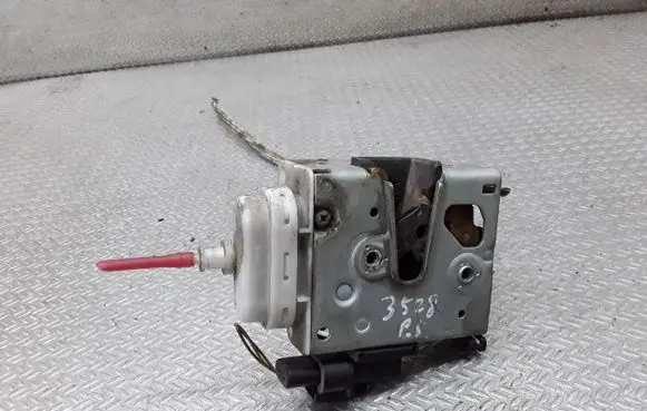 Audi A8 S8 D2 4D Front door lock 8D1837015F