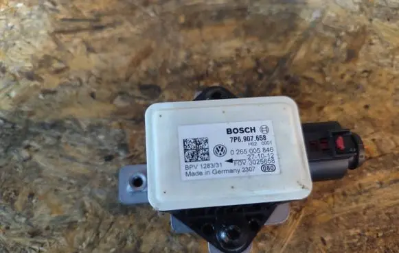 Volkswagen Touareg II ESP acceleration yaw rate sensor 7P6907658 3025658 0265005846