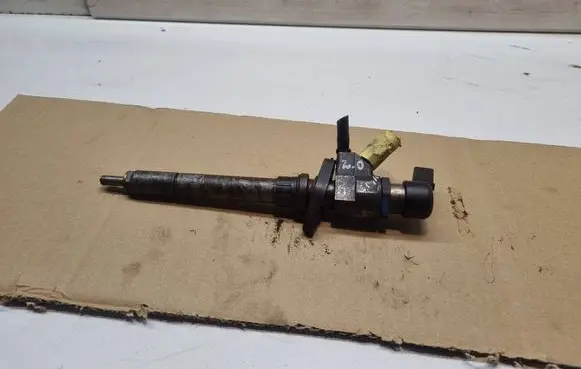 Fuel injector