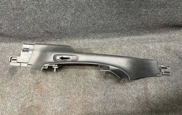 Jeep Grand Cherokee WL (B) pillar trim (bottom) 6ML18TX7AA 4131910 N8819475