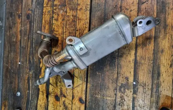 Renault Kangoo II EGR valve cooler 147350364R 33371636B