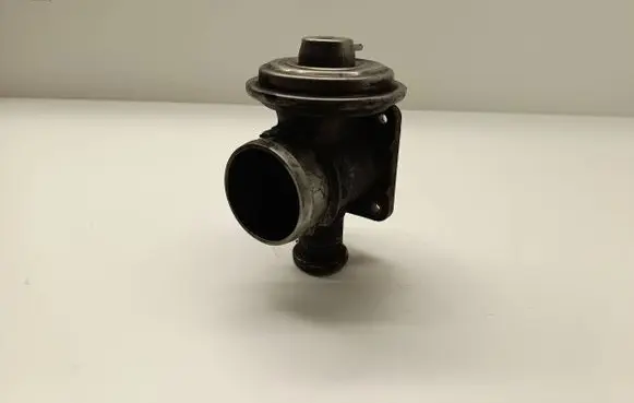 BMW 7 E38 EGR valve 7785452