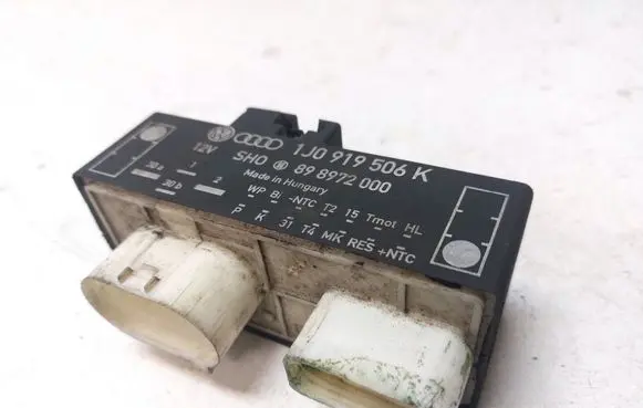 Volkswagen Golf IV Coolant fan relay 1J0919506K