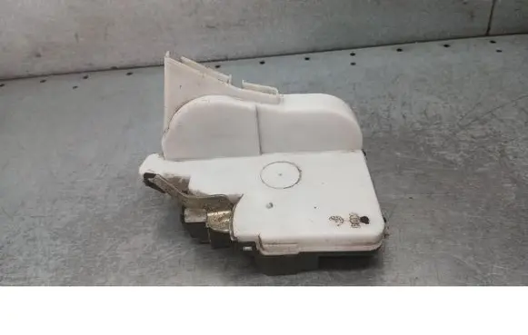 Volkswagen Polo III 6N 6N2 6NF Rear door lock