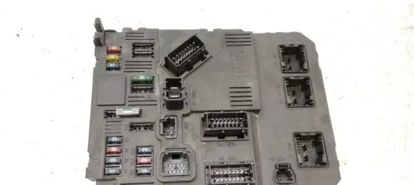 Peugeot 206 Fuse module 9652474780 S118085220