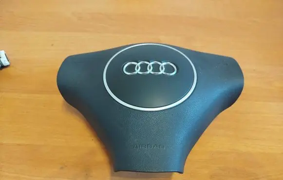 Steering wheel airbag