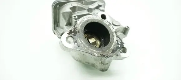 Nissan Pulsar EGR valve 147104647R