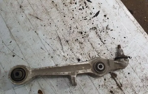 Volkswagen PASSAT B5 Front lower control arm/wishbone NOCODE