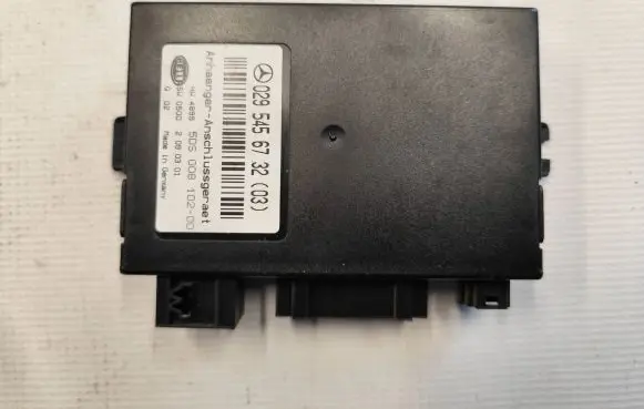 Mercedes-Benz C W203 Tow bar relay 0295456732 5DS00810200