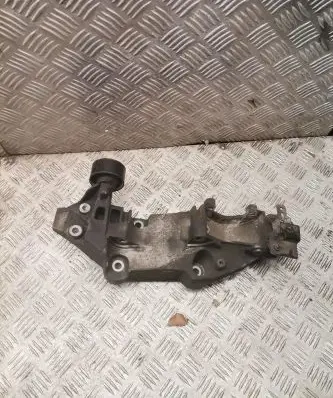 Nissan X-Trail T31 Generator/alternator bracket 8200527320c