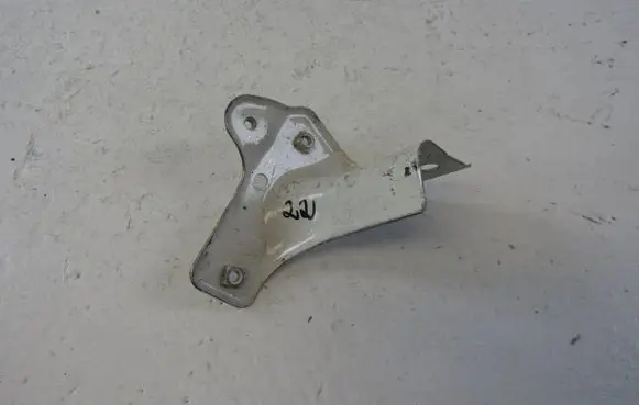 Skoda Fabia Mk2 (5J) Fender mounting bracket 5J0821141A