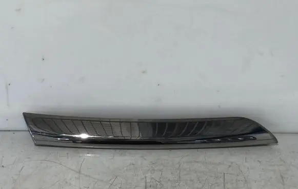 Front bumper splitter molding