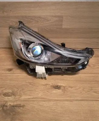 Toyota Prius+ (ZVW40) Headlight/headlamp 4765