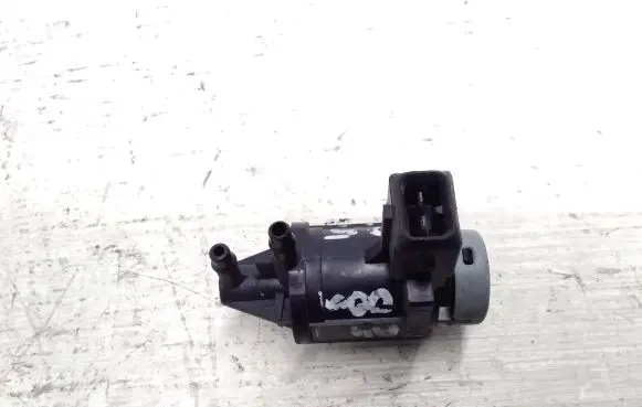 Audi A4 S4 B5 8D Turbo solenoid valve 1J0906283A
