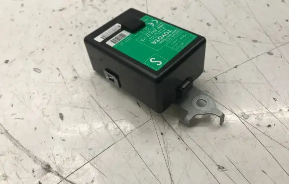 Toyota Auris 150 Door central lock control unit/module 8974002010 61B301000