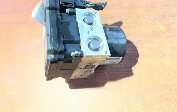 Ford Focus ABS Pump BV612C405AF