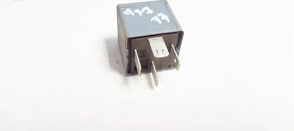Volkswagen PASSAT B5 Other relay 8d0951253a v23134-b52-x301