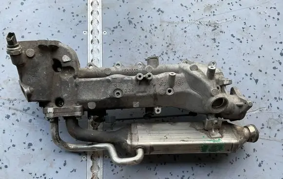 Mercedes-Benz E W212 Intake manifold LF00052