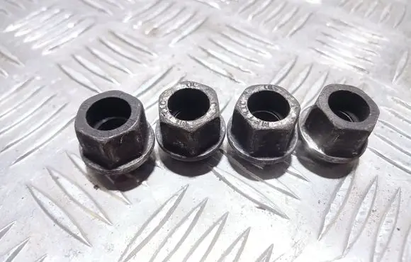 Opel Astra J Nuts/bolts 