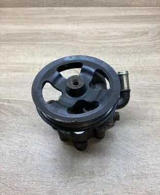 Toyota Avensis T250 Power steering pump B003532