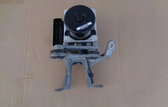 Mercedes-Benz C W204 ABS Pump A2044316912