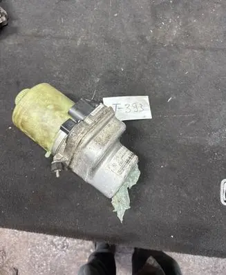 Volkswagen Polo V 6R Power steering pump 6Q0423156M