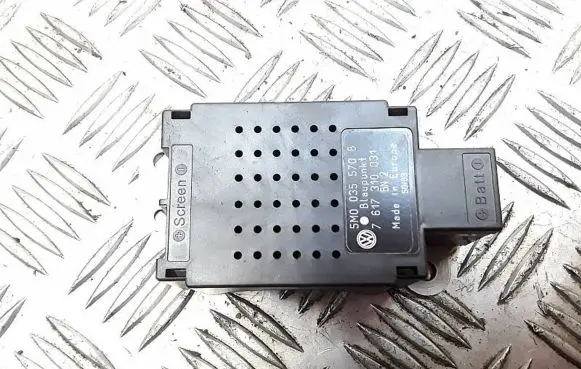 Volkswagen Golf VI Aerial antenna amplifier 5M0035570B
